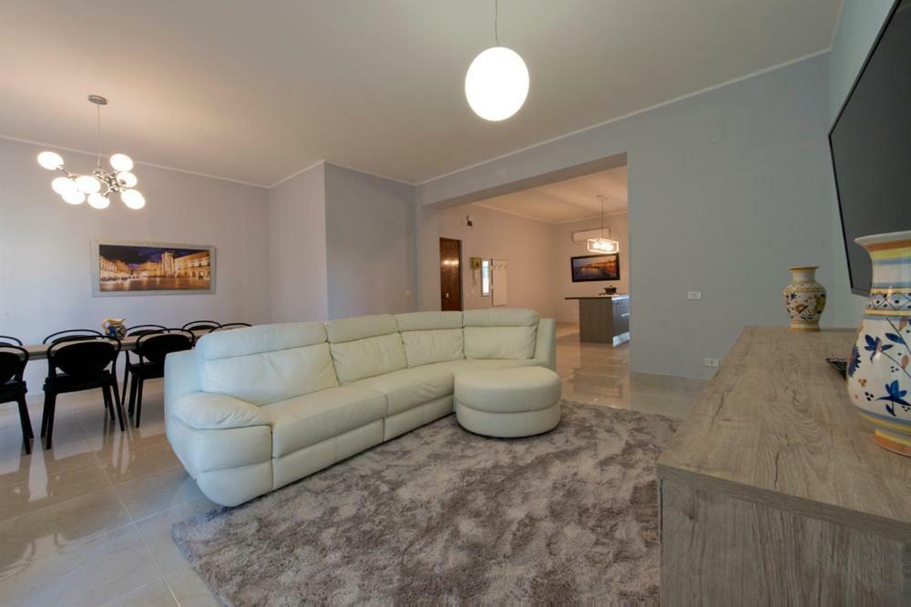 Casa Bella - 3 Baths - Walk to Ortigia Apartment Syracuse Bagian luar foto