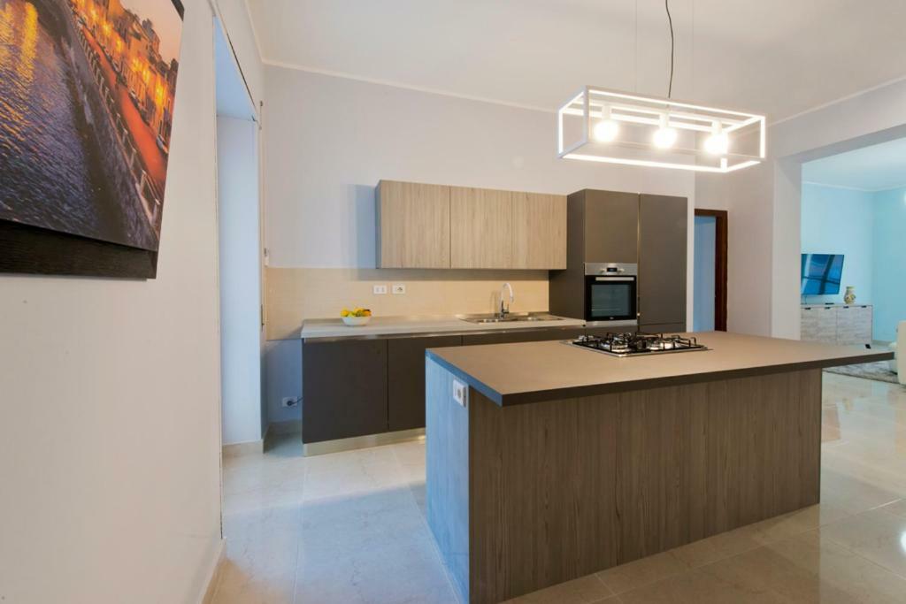 Casa Bella - 3 Baths - Walk to Ortigia Apartment Syracuse Bagian luar foto