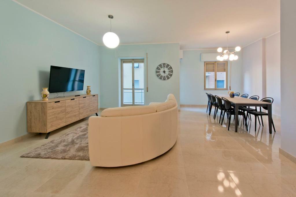 Casa Bella - 3 Baths - Walk to Ortigia Apartment Syracuse Bagian luar foto