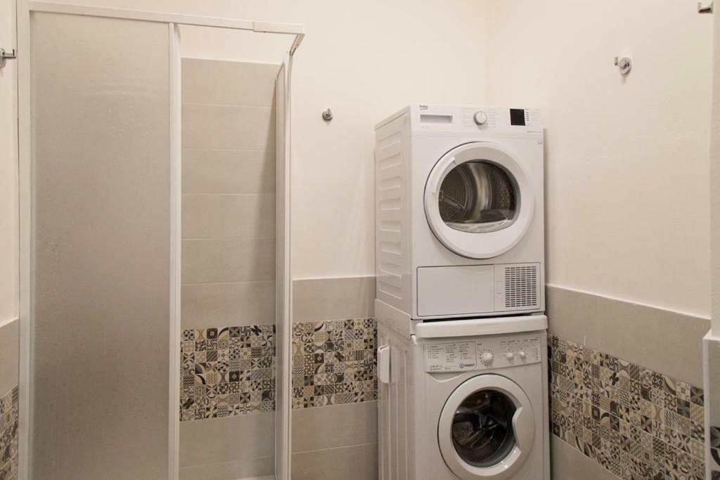 Casa Bella - 3 Baths - Walk to Ortigia Apartment Syracuse Bagian luar foto